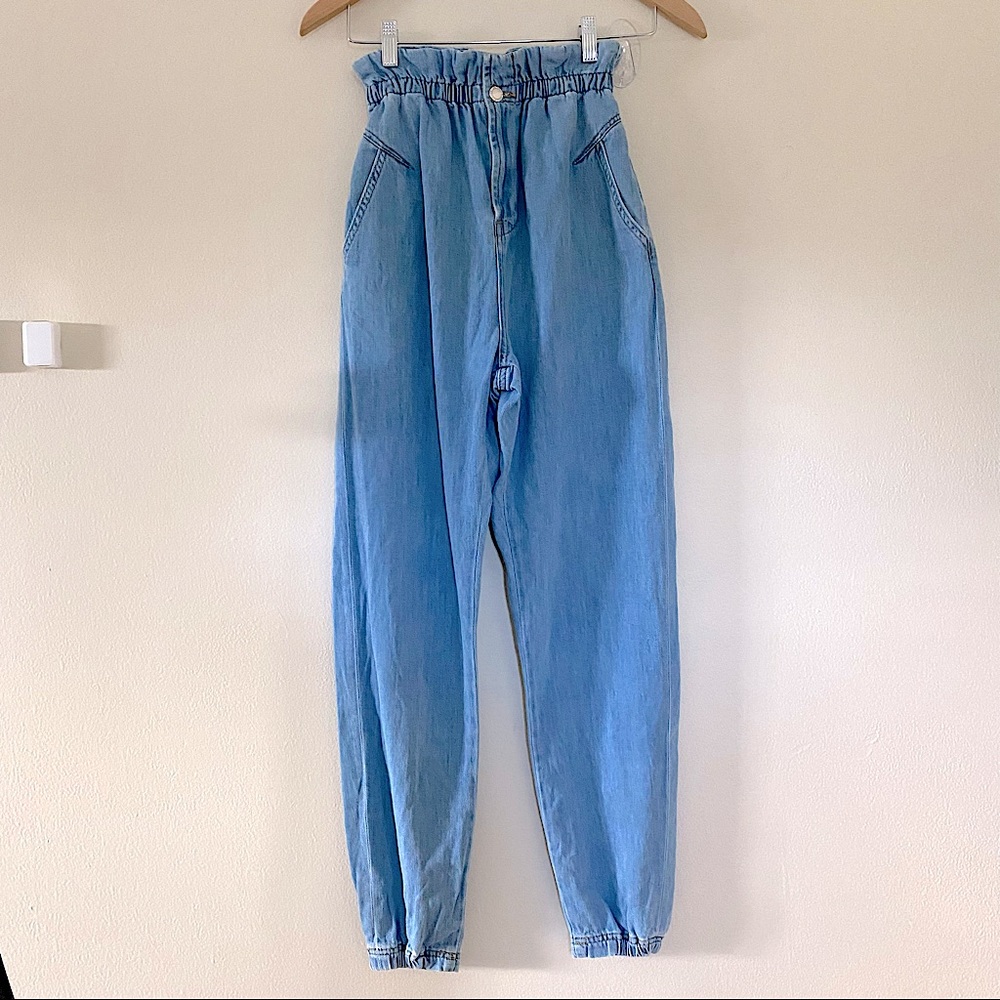 Zara High Waist Paperbag Lightweight Elastic Hem Jogger Style Jean Light Wash